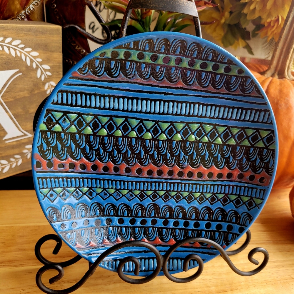 Intriguing Unique Pattern Spectrum Saucer